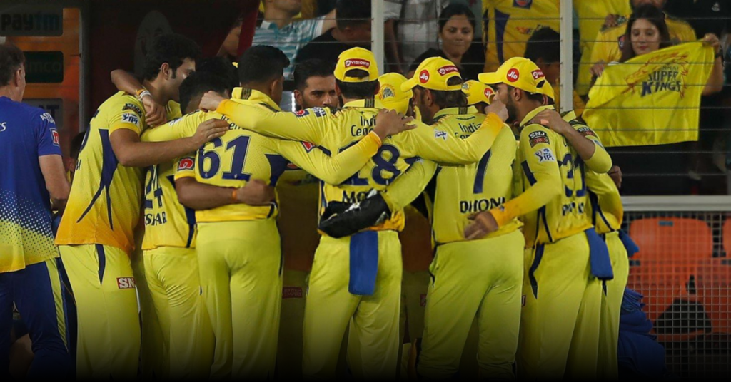 CSK players in a huddle