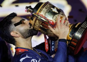 Virat Kholi With IPL Trophy 2025